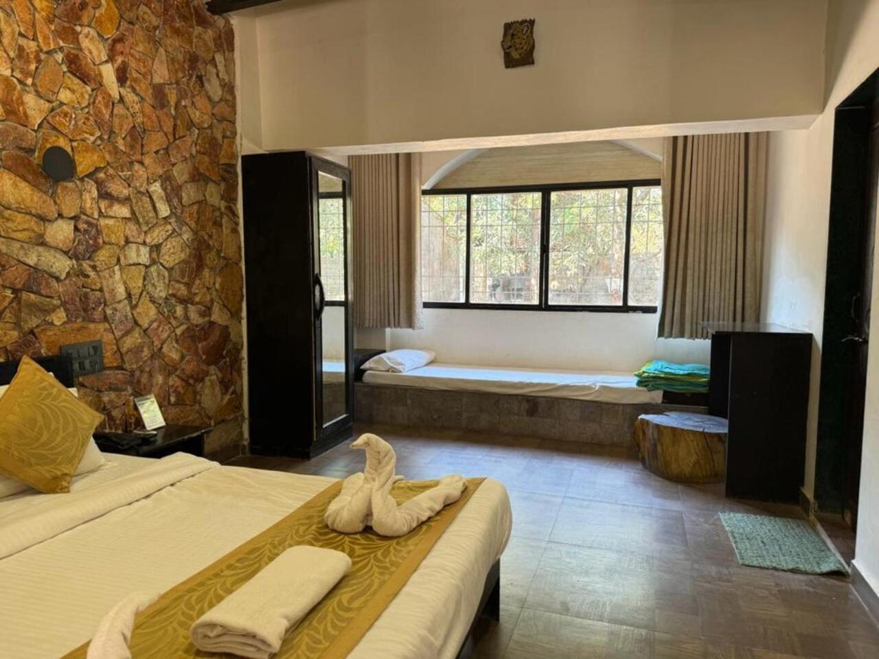 Gir Lions Paw Resort With Swimming Pool Sasan Gir Exteriör bild