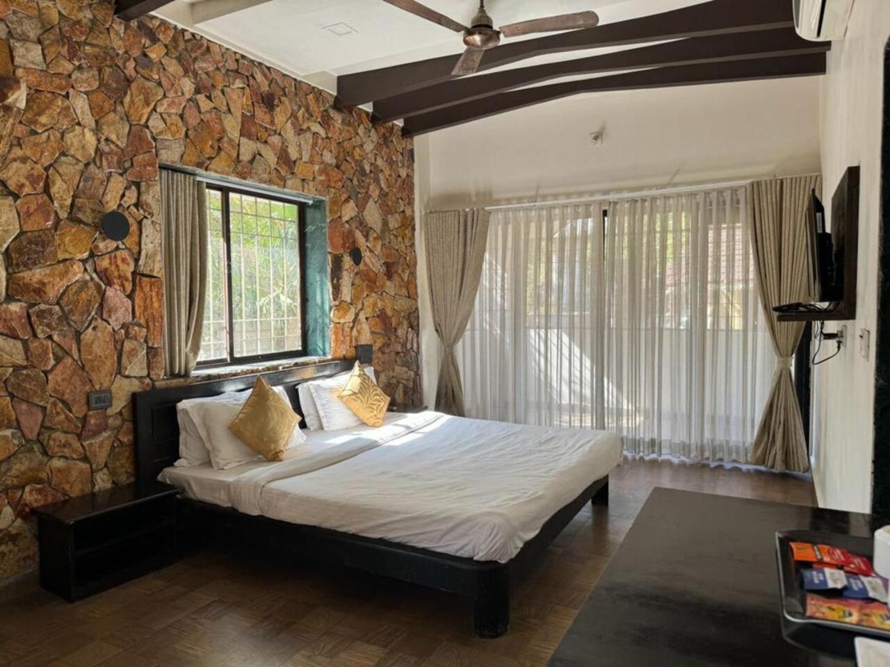 Gir Lions Paw Resort With Swimming Pool Sasan Gir Exteriör bild