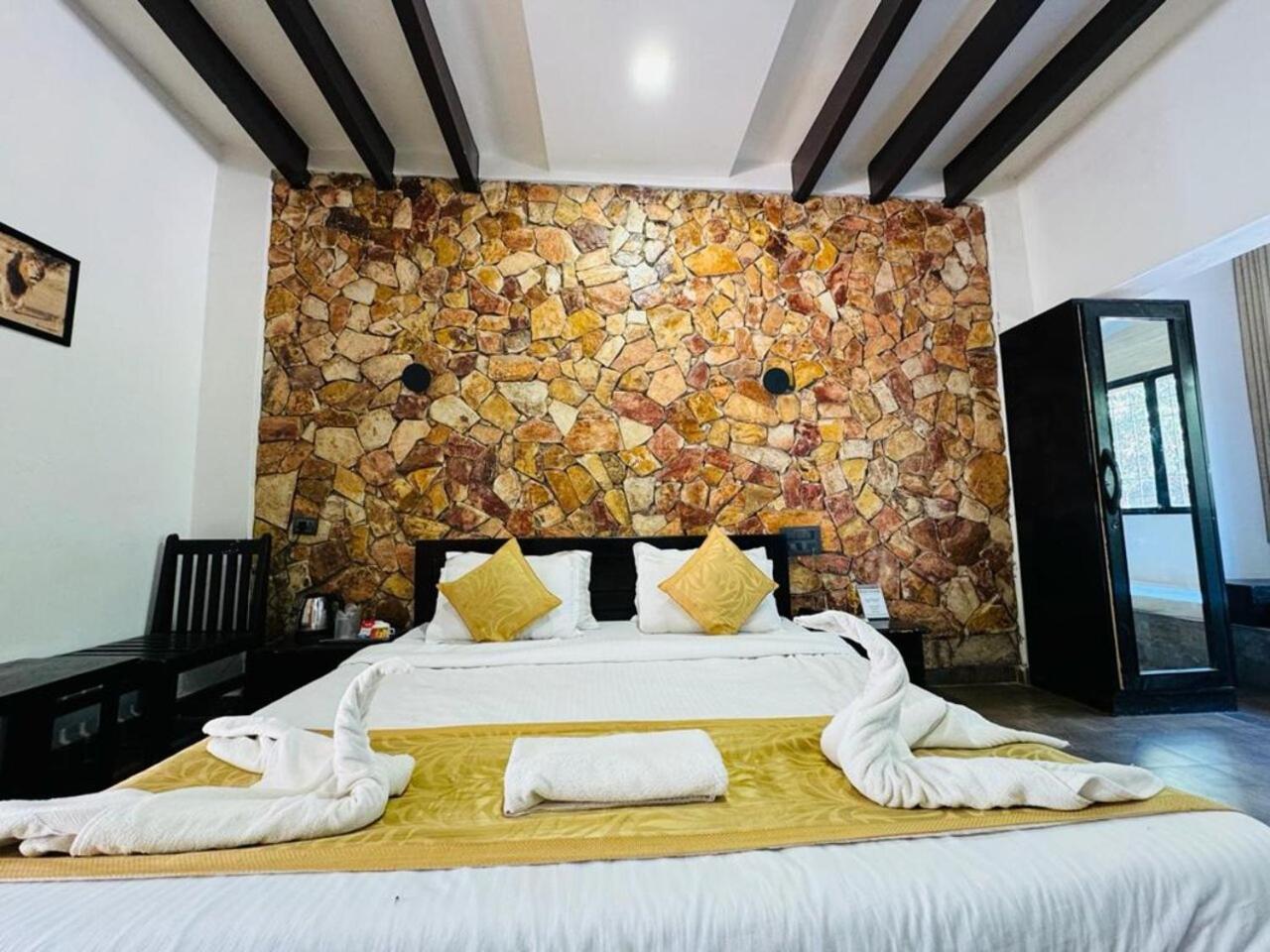 Gir Lions Paw Resort With Swimming Pool Sasan Gir Exteriör bild